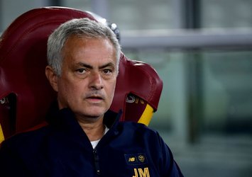 Roma Mourinho için bonservis istiyor!