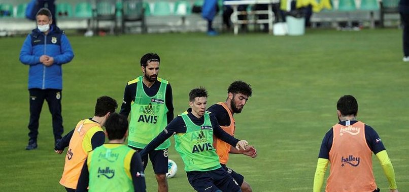 https://iaaspr.tmgrup.com.tr/d44e57/806/378/0/0/800/375?u=https://iaspr.tmgrup.com.tr/2020/05/29/fenerbahce-hazirliklarini-surdurdu-1590776977039.jpeg