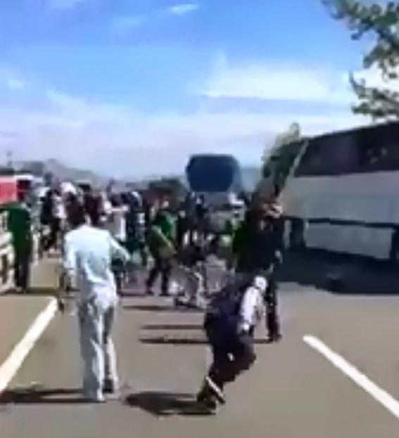 Sakaryaspor ile Eskişehirspor Taraftarı Birbirine Girdi