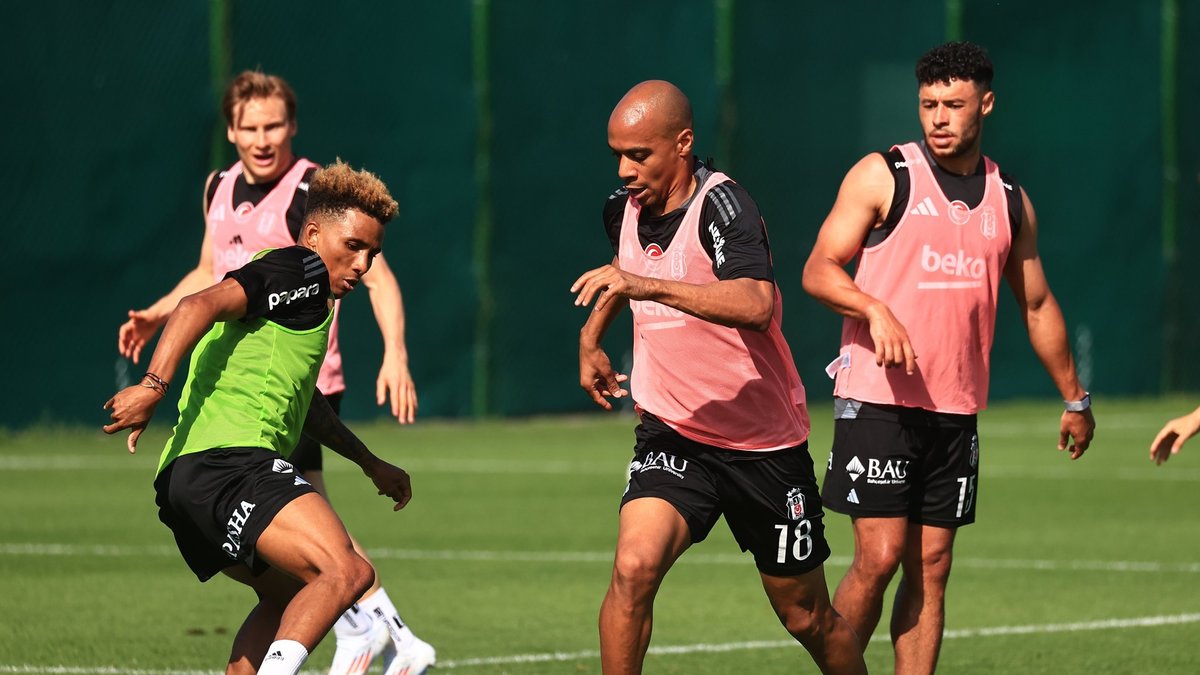 Beşiktaş'ta taraftara açık idman! Beşiktaş'ta taraftara açık idman!
