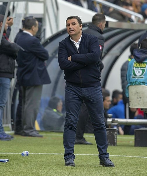 Golden sonra kendini yerde buldu!