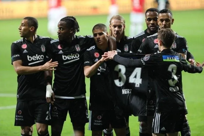 Takım arkadaşları Kasımpaşa - Beşiktaş maçında Mert Günok'u unutmadı! Gol sonrası... - 1