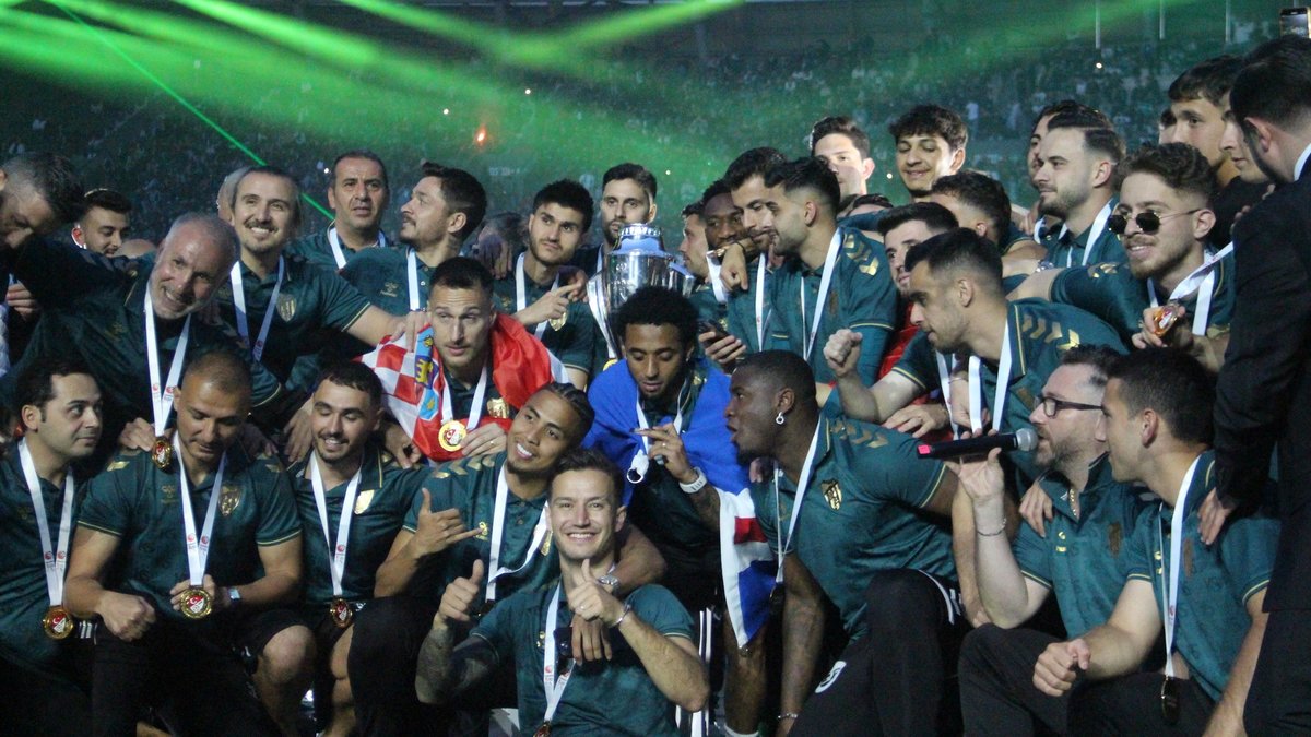 Süper Lig'e dönen Kocaelispor'un teknik direktörü belli oldu! Süper Lig'e dönen Kocaelispor'un teknik direktörü belli oldu!