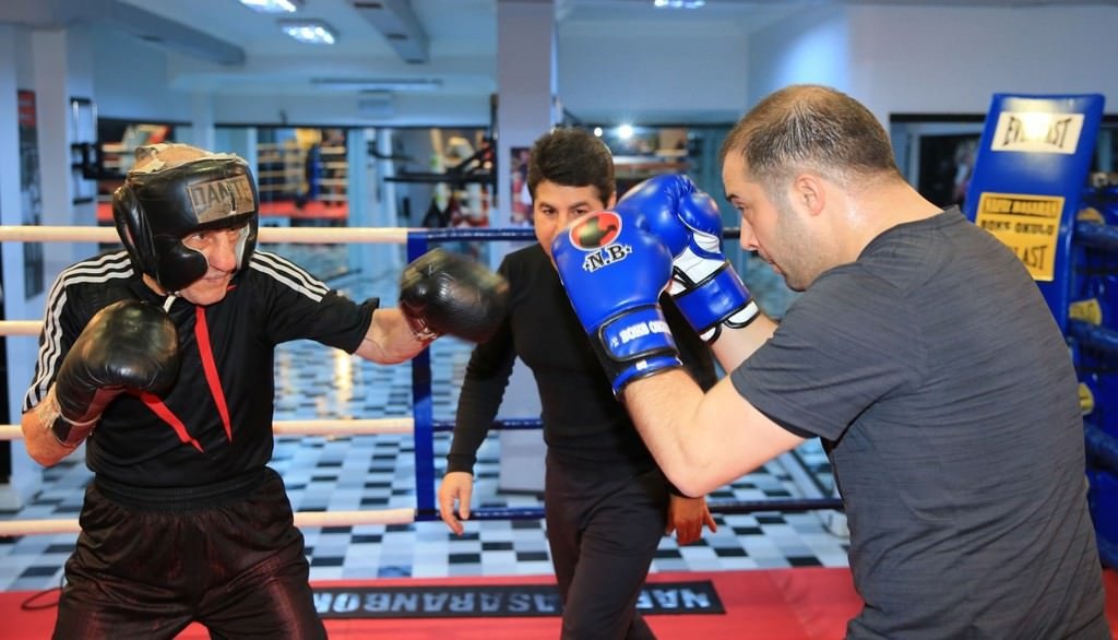 40 yıl sonra oğluyla ringe çıktı