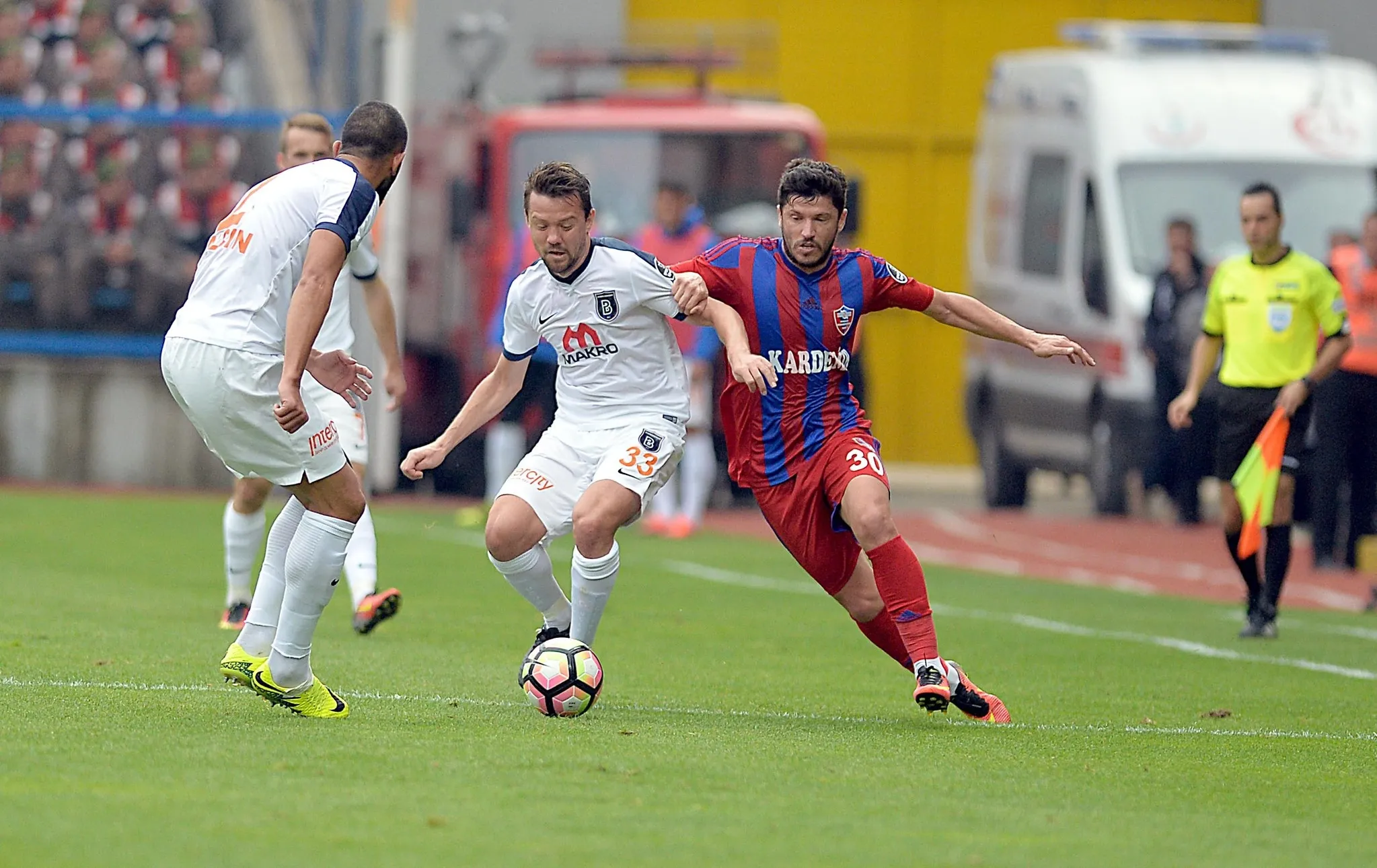 Medipol Başakşehir, Karabükspor'u 2-0 mağlup etti - 1