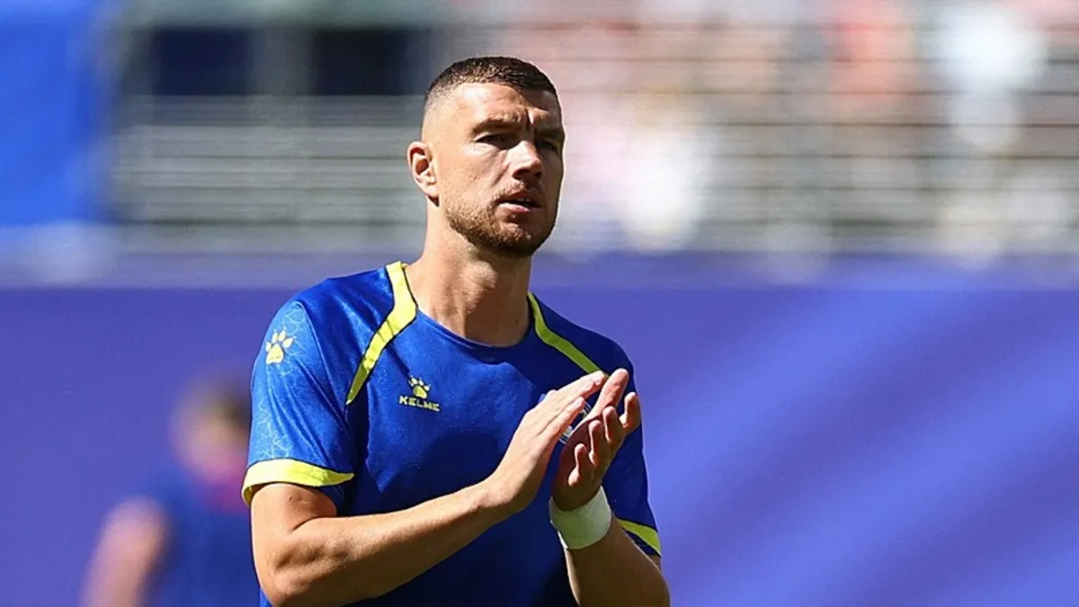 Bosna Hersek'te Edin Dzeko gözyaşlarına boğulan kızını teselli etmeye çalıştı! İşte o anlar