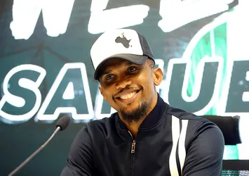 Samuel Eto'o futbolu bıraktı!
