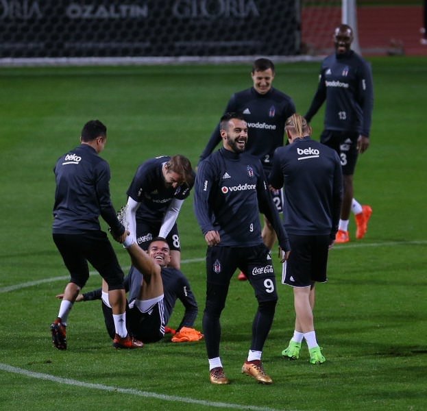 Beşiktaş Antalya’da tam kadro çalıştı