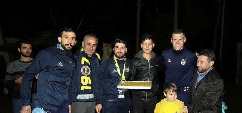 Fenerbahçeli futbolcuların baklava keyfi