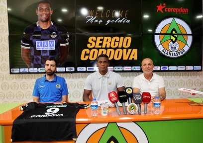 Alanyaspor'dan 3 futbolcuya imza töreni!