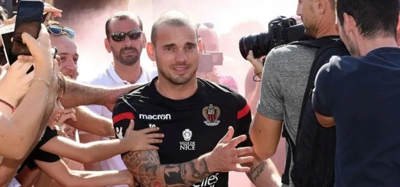 Sneijder, Fransa'da yılın bidonu seçildi