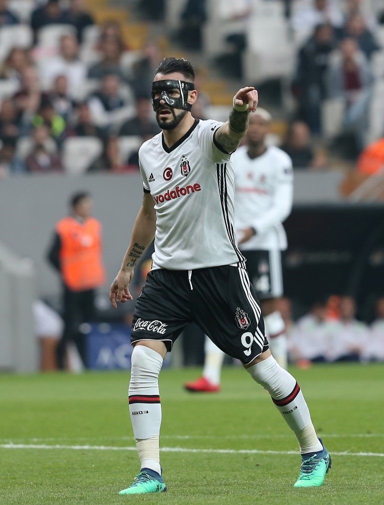 Beşiktaş tribünlerinde yenge rüzgarı