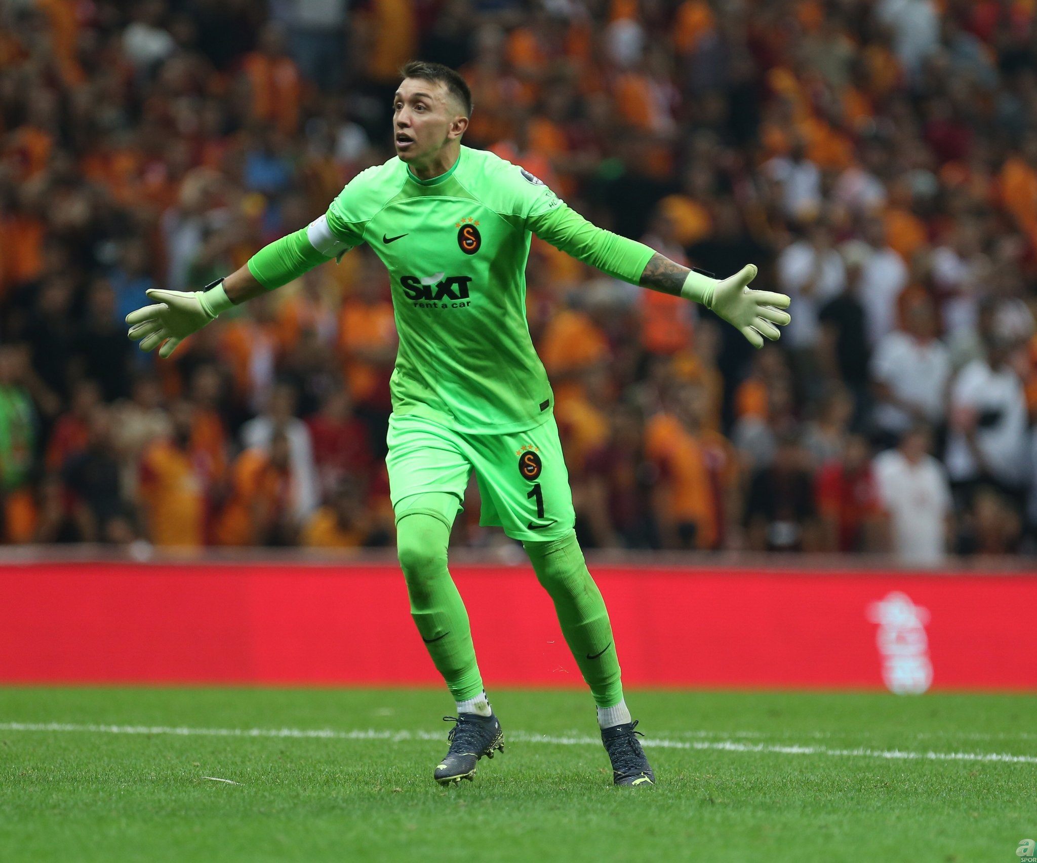 GALATASARAY HABERLERİ - G.Saray’da sol bek operasyonu! Mourinho kadroda düşünmüyor