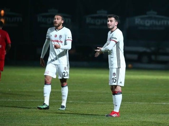Beşiktaş’ta savunma dağıldı! Oyuncular tartıştı...