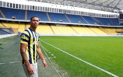 Fenerbahçe UEFA’ya verdiği kadroda değişiklik yaptı! Samet Akaydin ve Jayden Oosterwolde...
