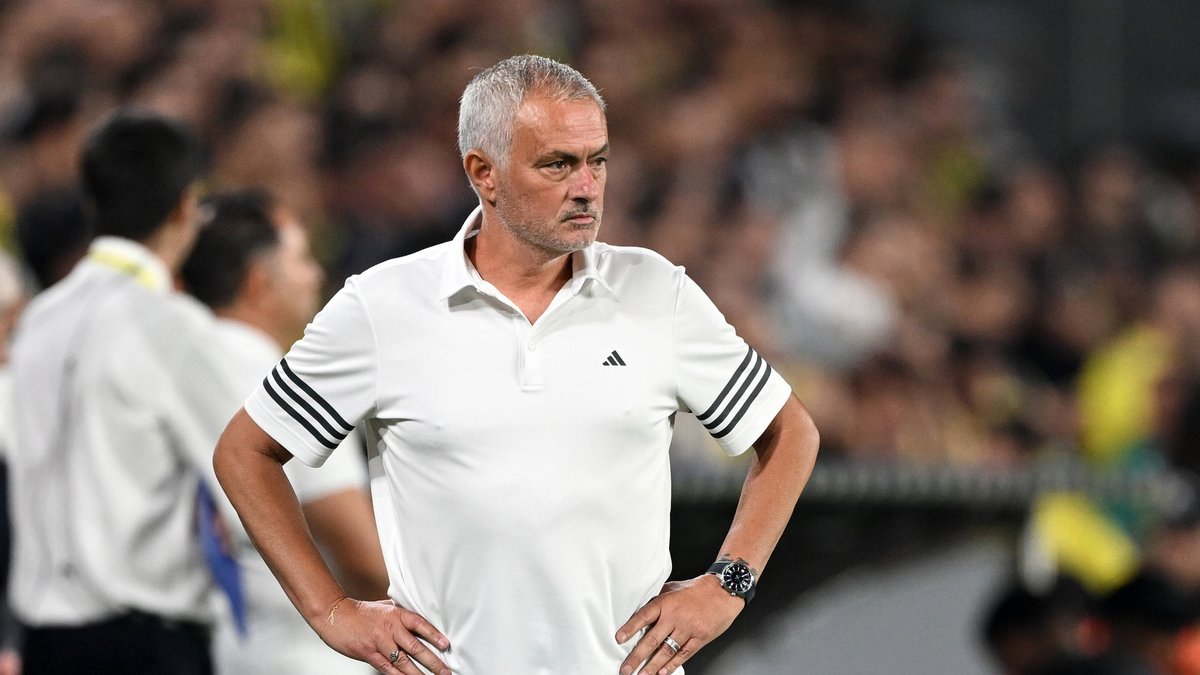 Fenerbahçe Teknik Direktörü Jose Mourinho'dan yönetime transfer tepkisi! Fenerbahçe Teknik Direktörü Jose Mourinho'dan yönetime transfer tepkisi!