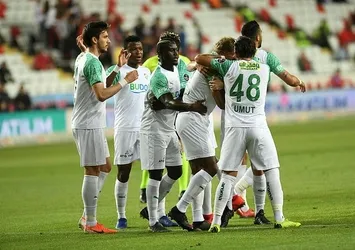 Bursaspor evinde Göztepe'ye üstün