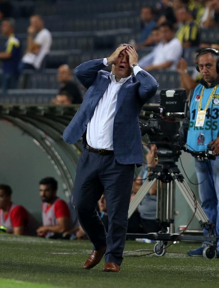 Fenerbahçe’den Roberto Carlos açıklaması