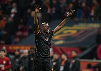 Manchester United Osimhen'in peşini bırakmıyor!