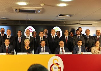 G.Saray'da Özbek ve kurulları mazbatalarını aldı