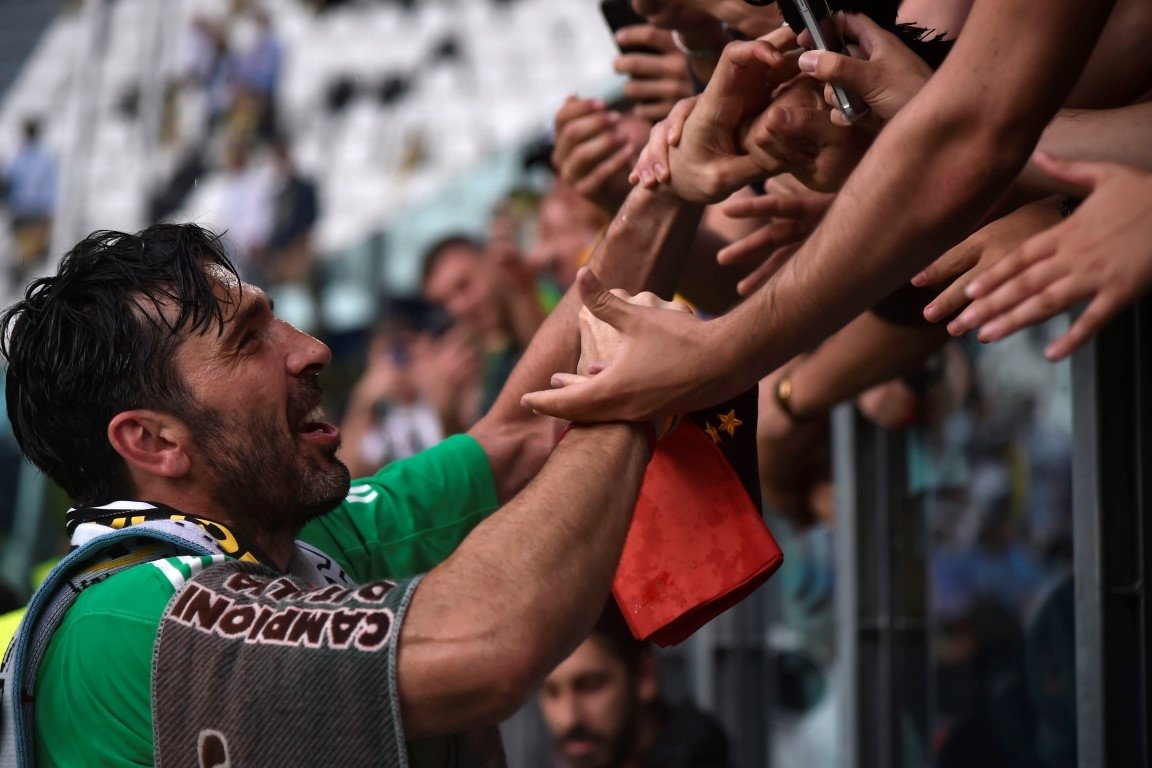 Buffon, gözyaşları içinde Juventus kariyerini noktaladı