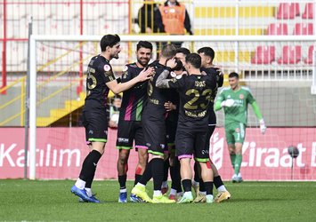 Isparta 32 Spor'da Vedat Bora'dan enfes gol!