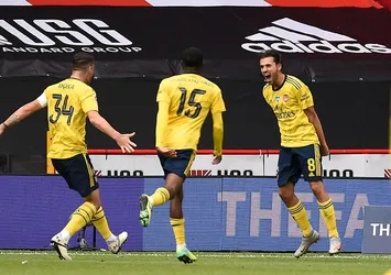 Arsenal yarı finalde!