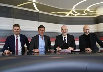 Milan Stefano Pioli ile 'devam' dedi!