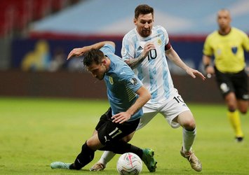 Arjantin Copa America'da Uruguay'ı devirdi!