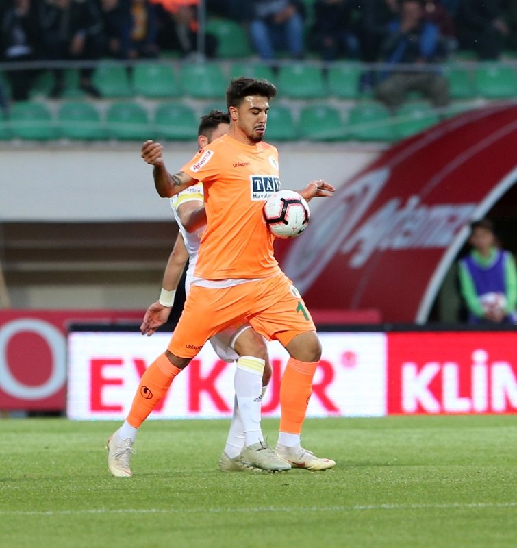 Fenerbahçe’den flaş Ozan Tufan kararı!