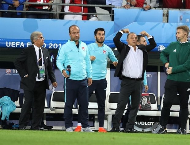 İtalya yenildi sosyal medya karıştı!