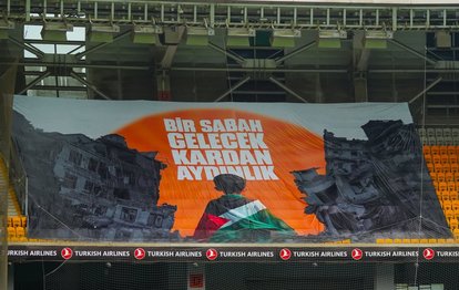RAMS Başakşehir tribünlerinden Galatasaray maçı öncesi Filistin’e destek koreografisi!