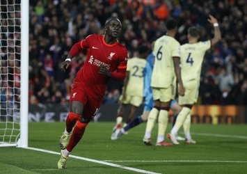 Liverpool evinde şov yaptı!