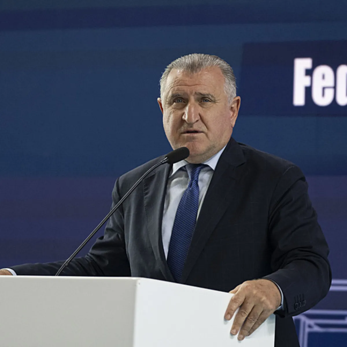 Bakan Bak'tan Cumhurbaşkanlığı Kupası'nı kazanan Fenerbahçe Tarfin'e tebrik
