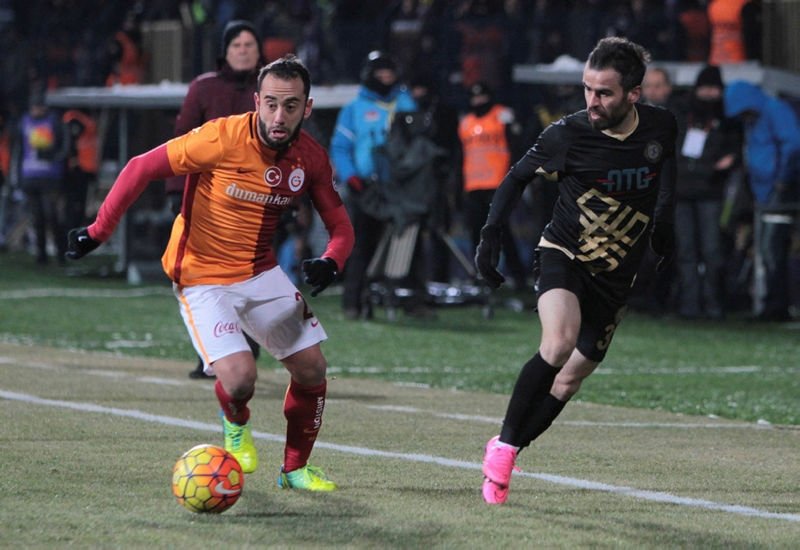 Galatasaray’a büyük şok! Transfer yasağı...