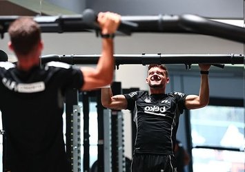 Beşiktaş günün ikinci idmanını salonda yaptı