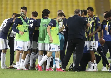 10 kişi Fenerbahçe iki dakikada hayata döndü!