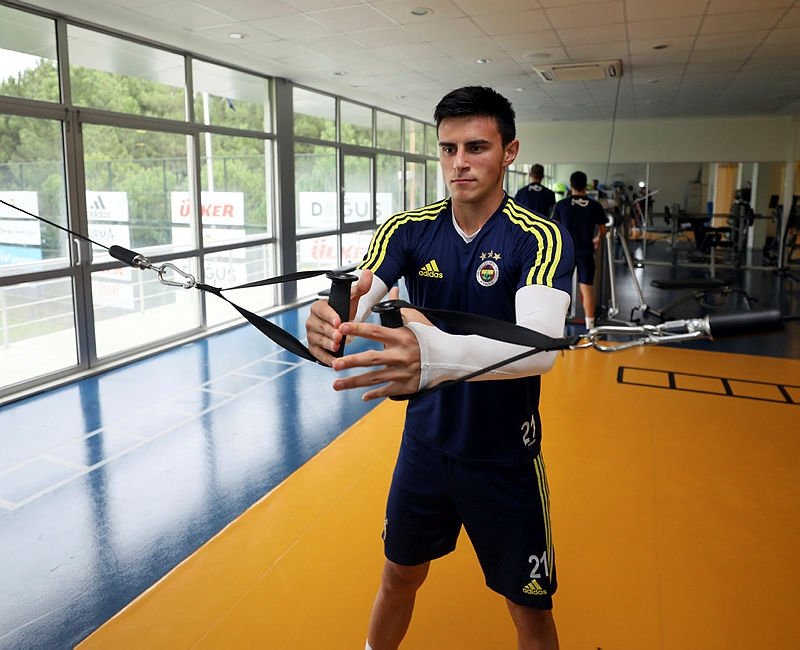 Eljif Elmas transferinde şok engel!