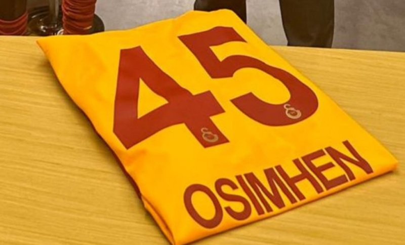 victor-osimhen-resmen-galatasarayda-iste-formali-ilk-fotograf-1725459419135.jpg