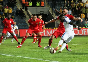 Antalyaspor deplasmanda tek golle güldü
