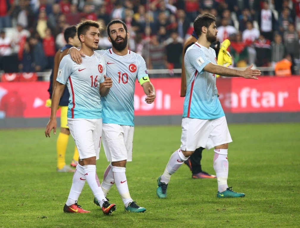 Arda Turan, uçakta gazeteciyle kavga etti