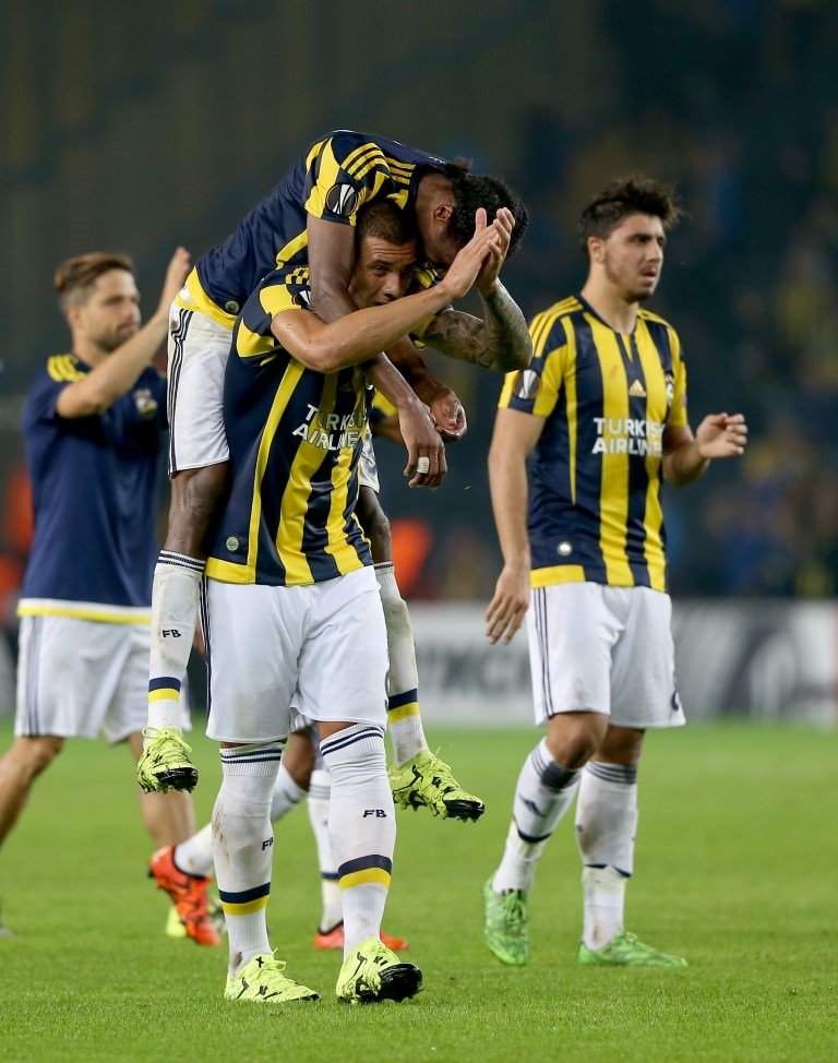 Fenerbahçe’den Kadıköy’de tarihi zafer