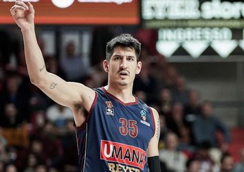 Anadolu Efes'e ABD'li uzun