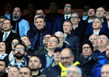 Başkanlar tribünde yan yana