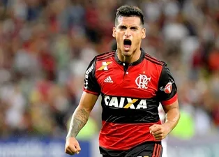 Fenerbahçe'den sol bek harekatı: Miguel Trauco