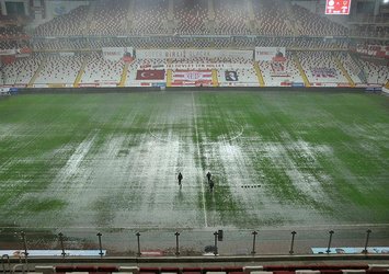 Süper Lig maçı karşılaşması yağmur nedeniyle ertelendi
