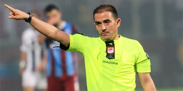 Düdük astıran hakem hataları