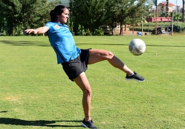 Dişi Ronaldinho taraftarı büyüledi