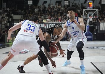 A. Efes seriye galibiyetle başladı!