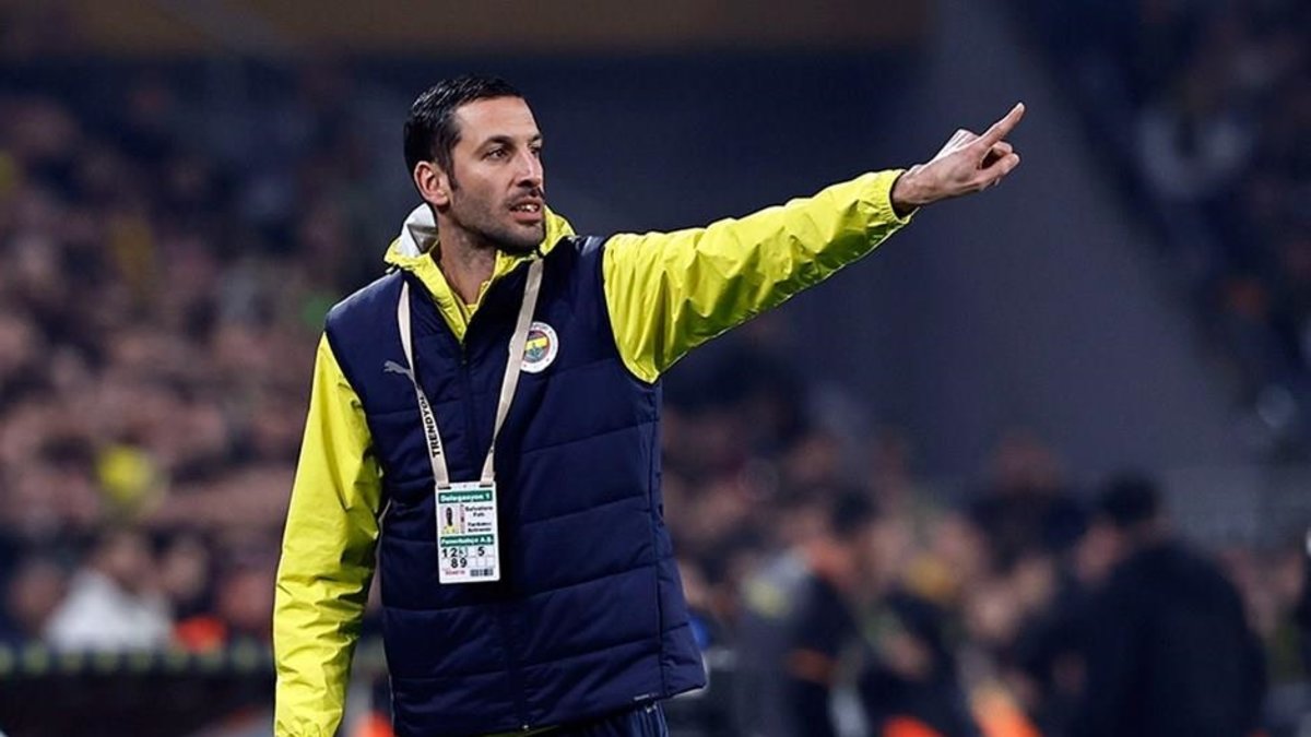 Fenerbahçe'de Salvatore Foti'den yabancı hakem sözleri! Fenerbahçe'de Salvatore Foti'den yabancı hakem sözleri!
